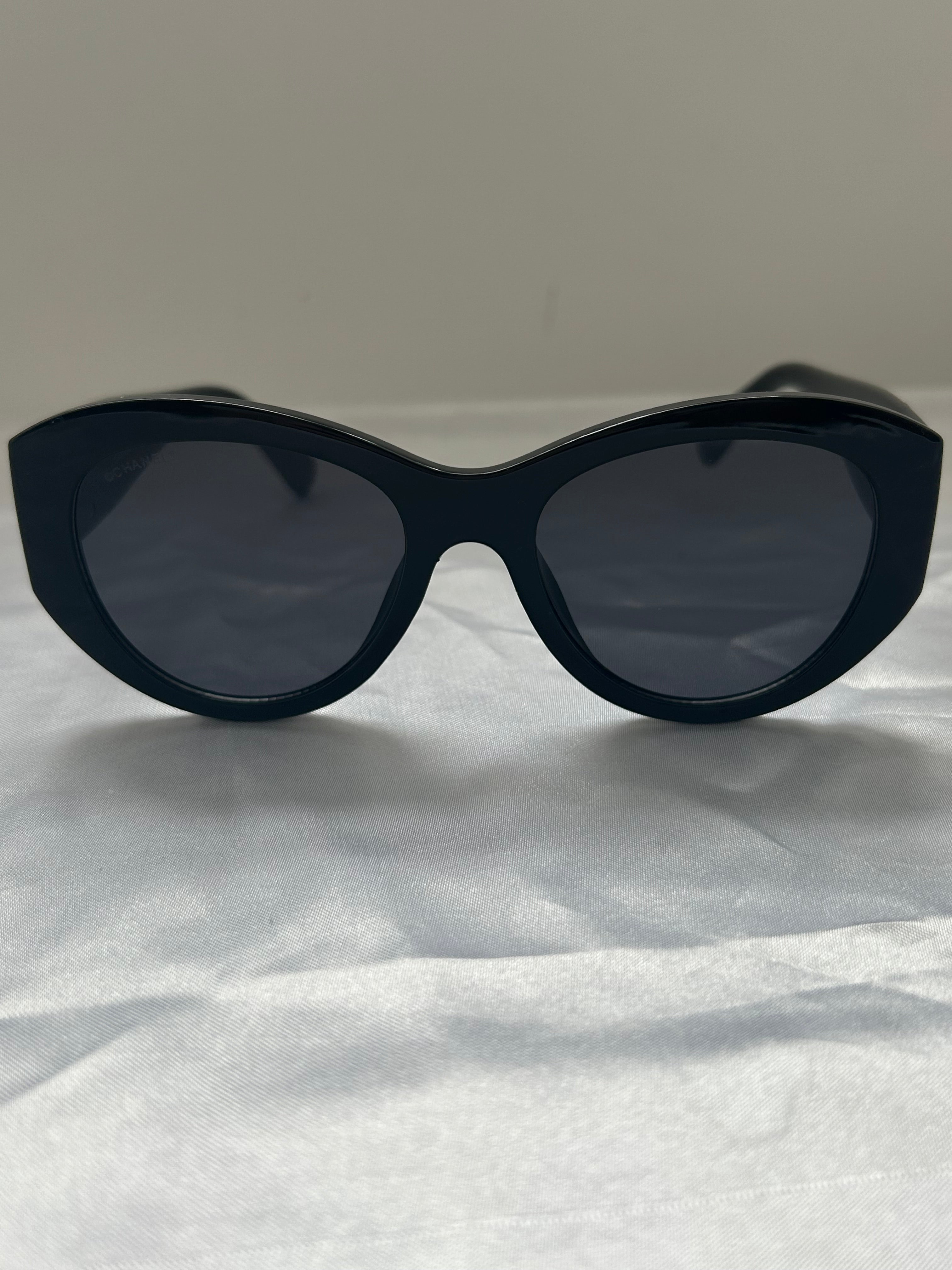 Rounded Black CC Sunglasses