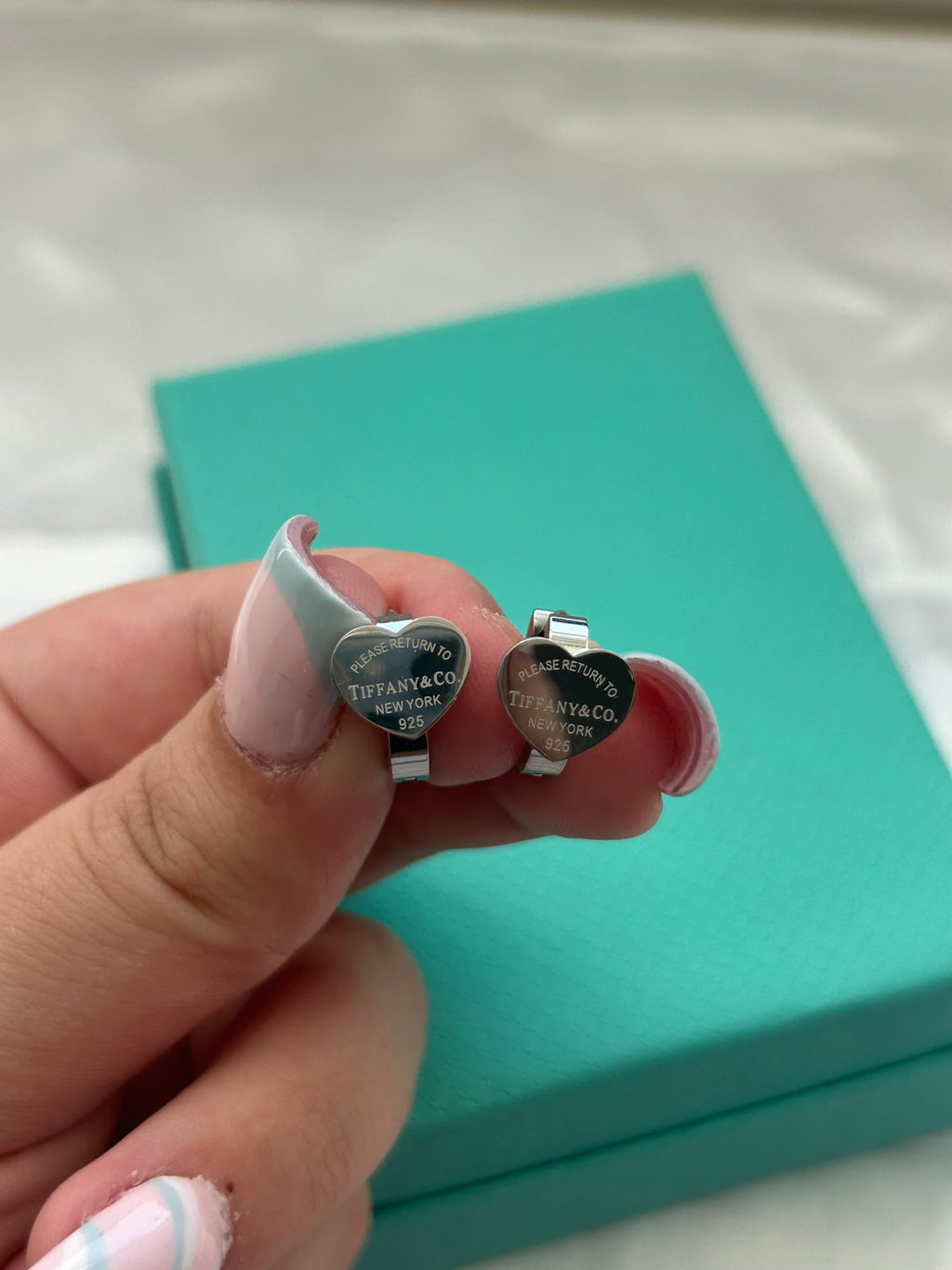 T New York Silver Heart Hoops