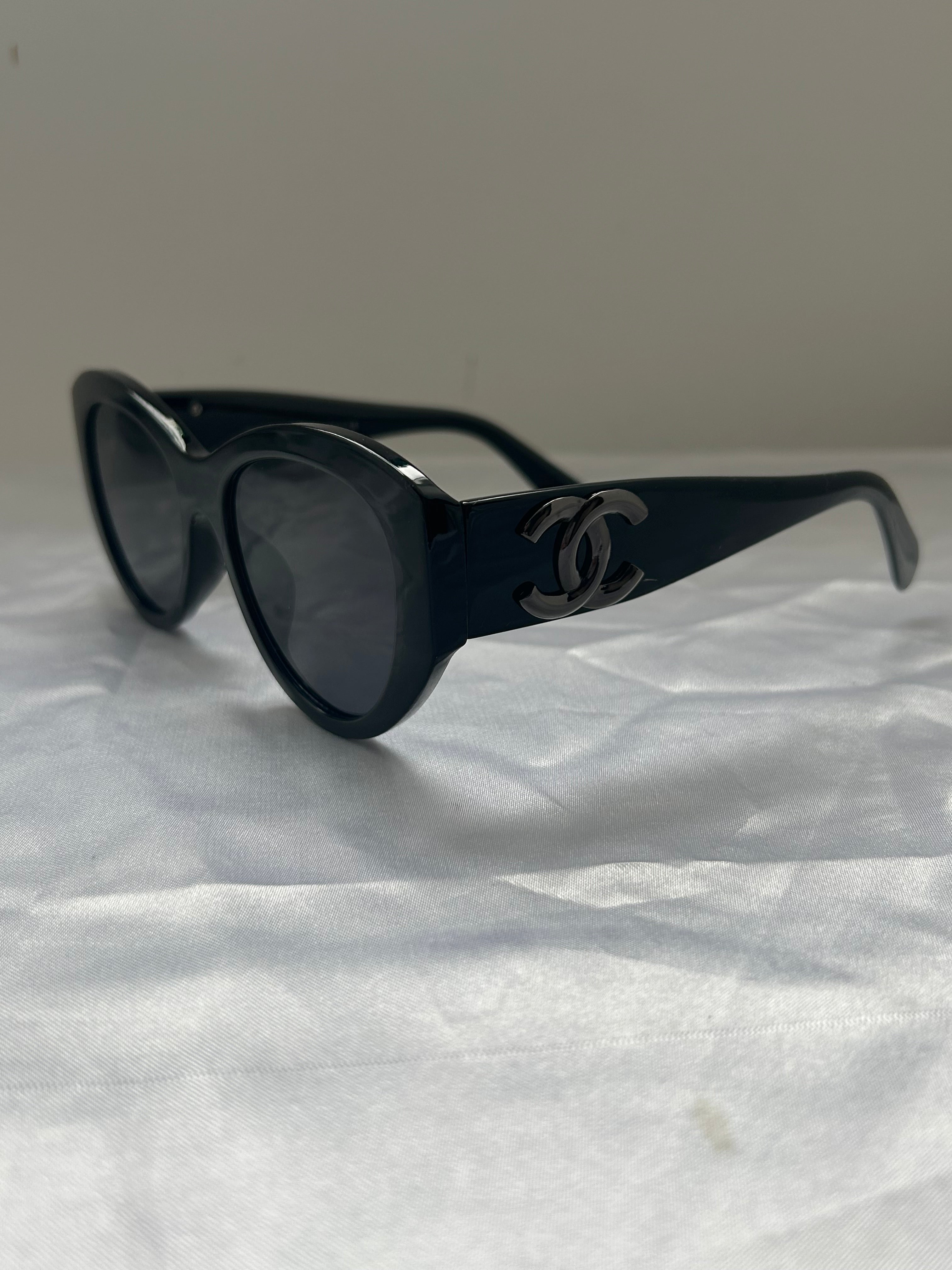 Rounded Black CC Sunglasses
