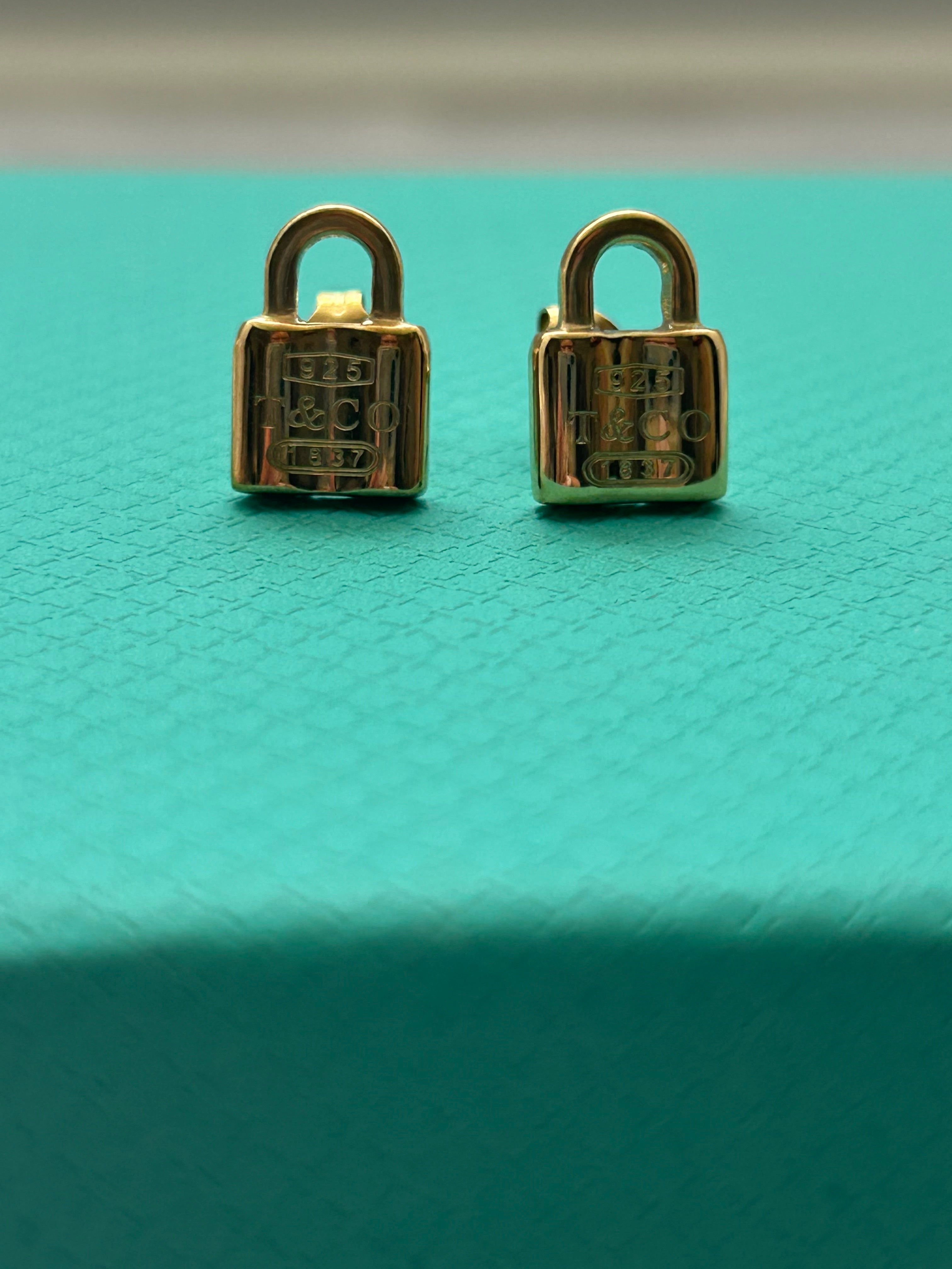 T New York Mini Gold Padlock Studs