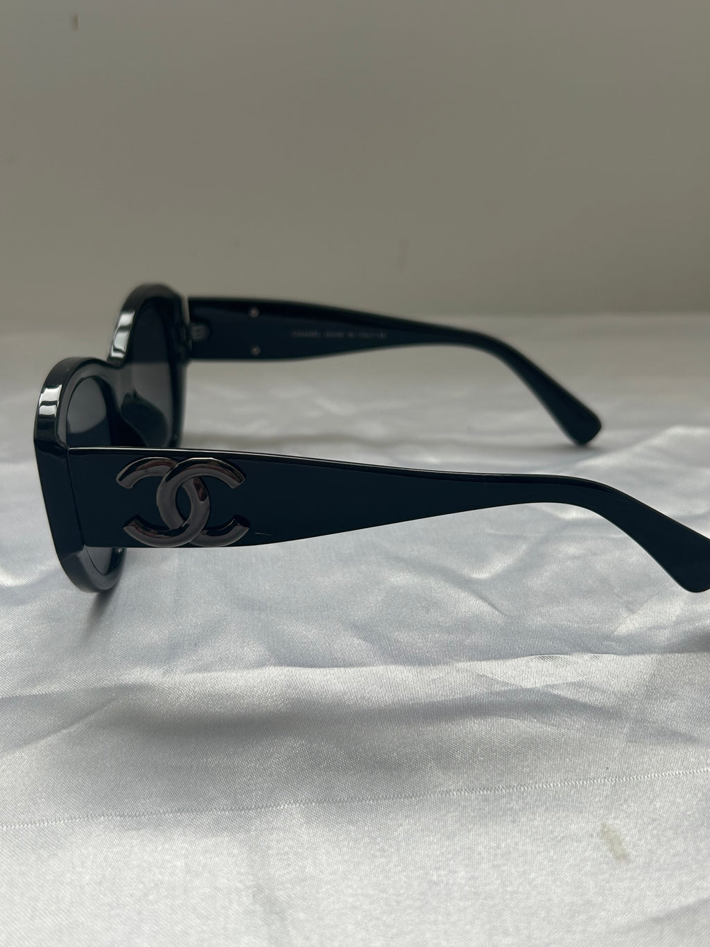 Rounded Black CC Sunglasses